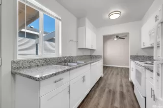 Photo #4: 240012487 Listing