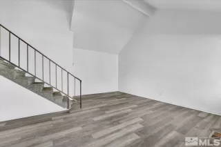 Photo #5: 240012652 Listing