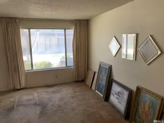 Photo #4: 240012799 Listing