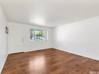 Photo #4: 240012915 Listing