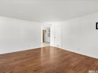 Photo #5: 240012915 Listing