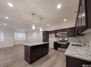 Photo #4: 240012928 Listing 