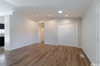 Photo #4: 240013078 Listing