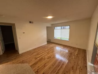 Photo #4: 240013411 Listing