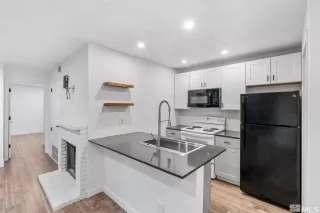 Photo #1: 240013511 Listing