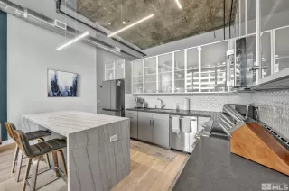 Photo #4: 240013600 Listing 