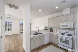 Photo #3: 240013608 Listing 