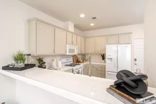 Photo #4: 240013608 Listing 