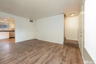 Photo #5: 240013875 Listing