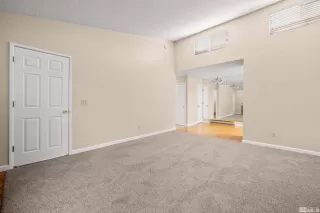 Photo #4: 240013972 Listing 