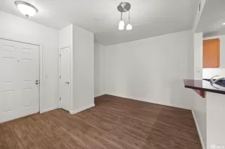 Photo #5: 240014051 Listing