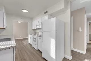 Photo #6: 240014093 Listing 