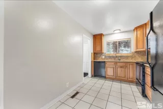 Photo #3: 240014597 Listing