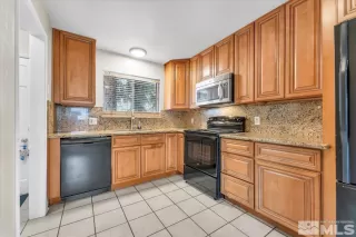 Photo #5: 240014597 Listing