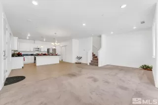 Photo #6: 240014617 Listing