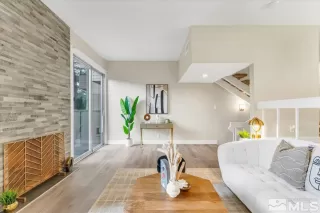 Photo #2: 240014662 Listing