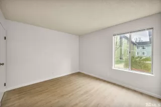 Photo #4: 240014878 Listing 