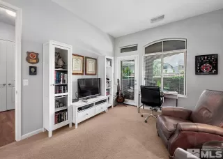 Photo #6: 240015130 Listing