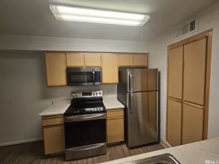 Photo #5: 240015244 Listing