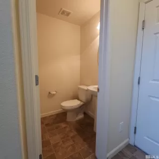 Photo #5: 240015415 Listing