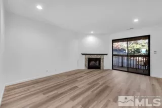 Photo #4: 240015491 Listing 