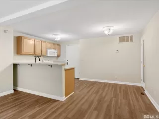 Photo #5: 240015551 Listing 