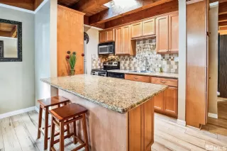 Photo #5: 240015608 Listing