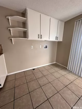 Photo #3: 240015675 Listing 