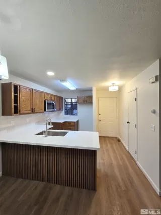 Photo #2: 250000008 Listing 