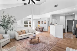 Photo #4: 250000295 Listing 