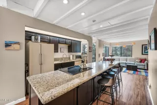 Photo #2: 250000546 Listing 