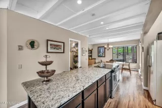 Photo #5: 250000546 Listing 