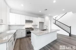 Photo #5: 250003440 Listing