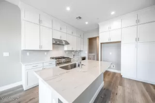 Photo #6: 250003523 Listing