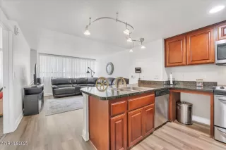 Photo #5: 250050124 Listing