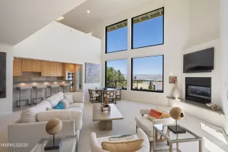 Photo #3: 250050243 Listing