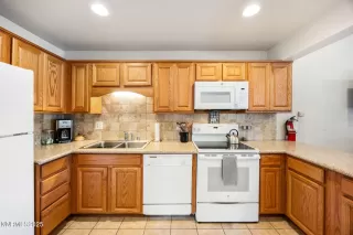 Photo #5: 250050366 Listing