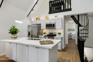 Photo #1: 250051067 Listing 