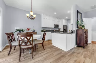 Photo #2: 250051321 Listing 