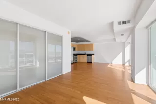 Photo #5: 250051324 Listing