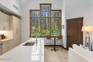 Photo #2: 250051338 Listing