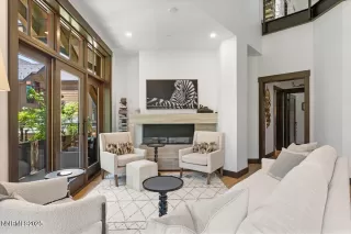 Photo #4: 250051338 Listing