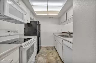 Photo #4: 250051372 Listing