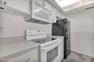 Photo #5: 250051372 Listing