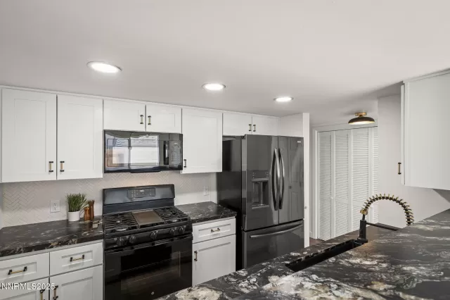 MLS: 250051374 Condo For Sale