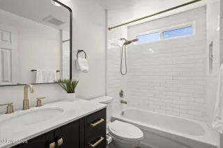 Photo #1: 250051374 Listing