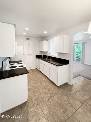 Photo #2: 250051386 Listing 