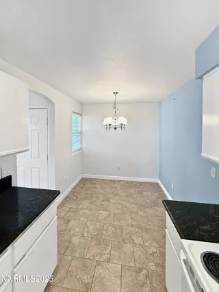 Photo #3: 250051386 Listing 