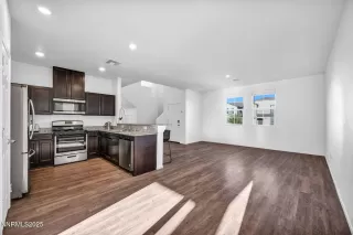 Photo #3: 250051505 Listing