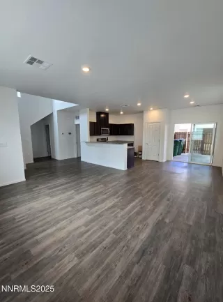 Photo #2: 250051593 Listing